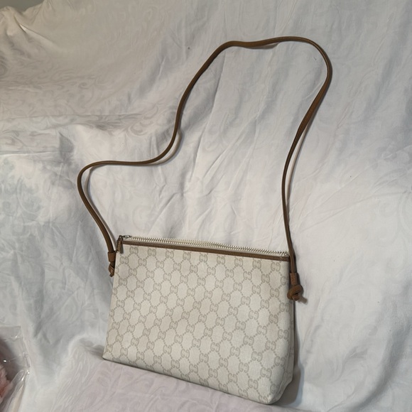 Gucci Plus Crossbody - Picture 4 of 9